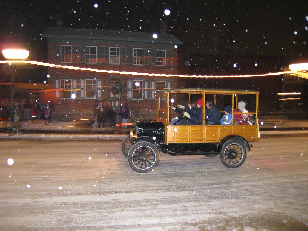 Henry Ford Christmas 2009 023.jpg - A "woody".... oh come on, grow up.